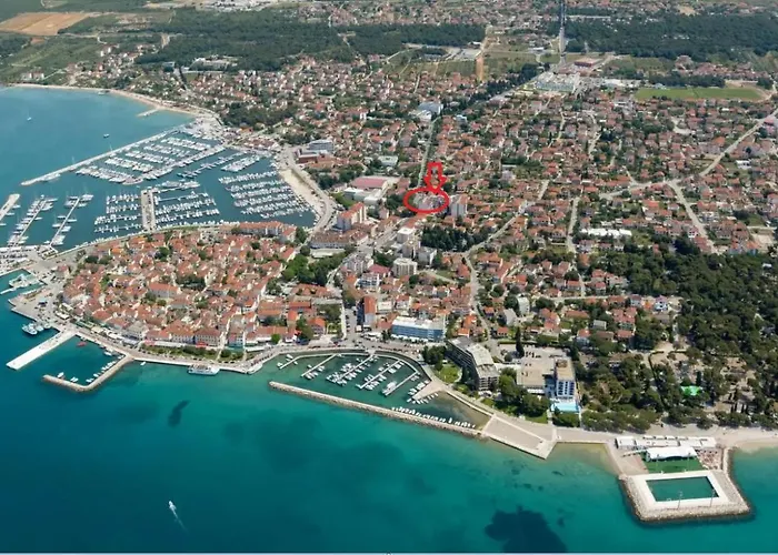 Luna In Biograd Center *